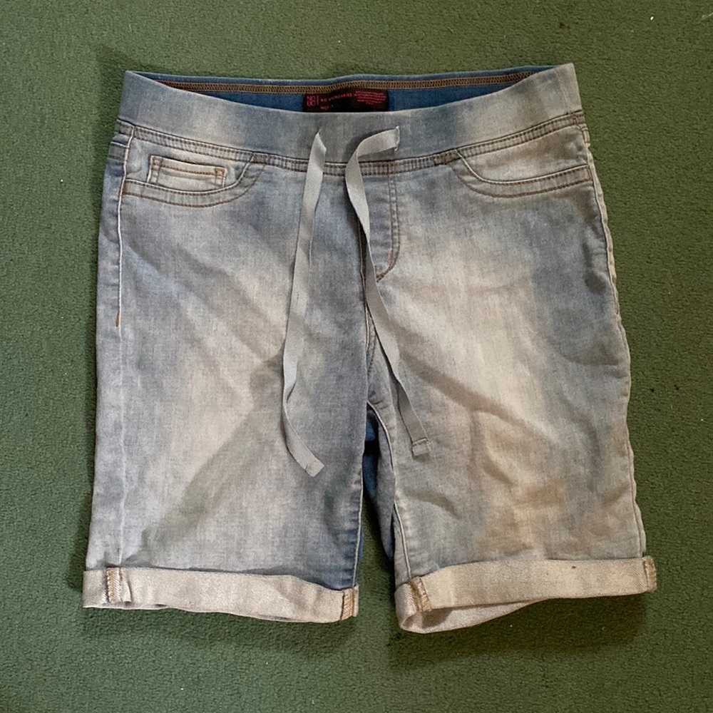 Women’s elastic jean shorts